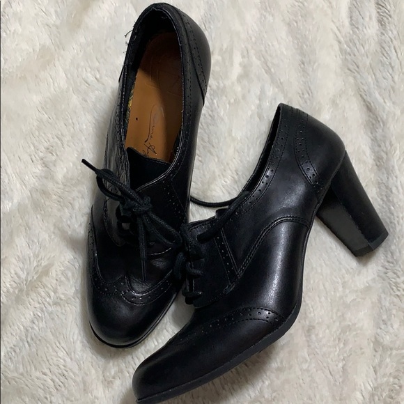 Wingtip Heels - Picture 1 of 1